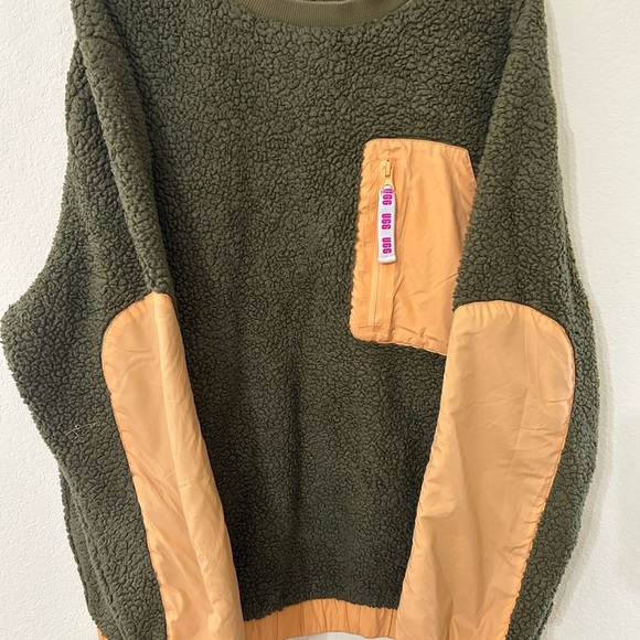 UGG Women's Niko Sherpa
Sz L Crewneck Fleece Green Orange - Picture 1 of 9